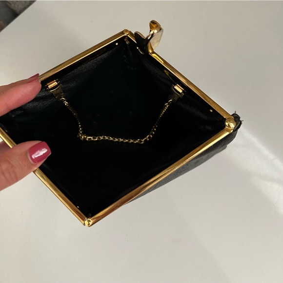 Harry Levine 1960’s Vintage Leather handbag with gold chain strap - Picture 10 of 13